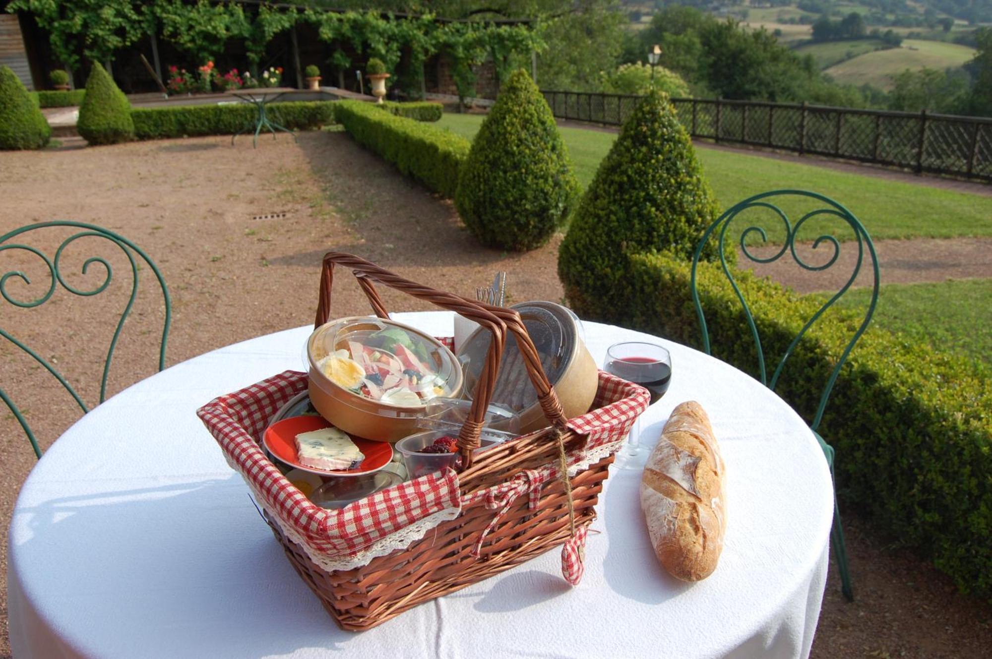 Chateau La Servayrie - Chambre D'Hotes Marcillac-Vallon Zimmer foto