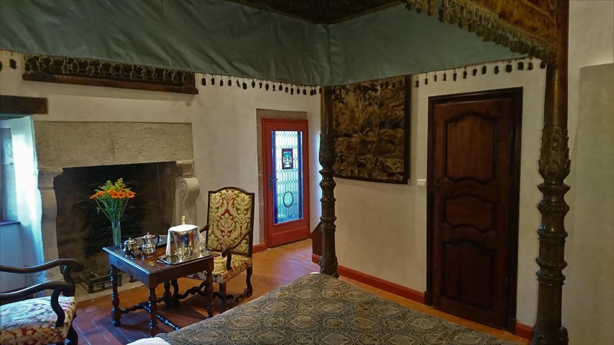 Chateau La Servayrie - Chambre D'Hotes Marcillac-Vallon Zimmer foto